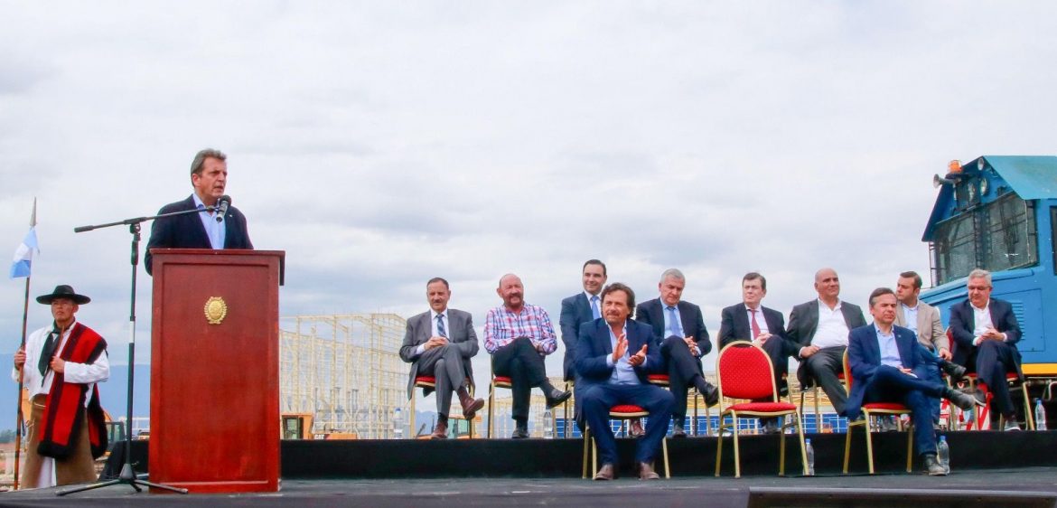 Massa dice que llamará a un “gobierno de unidad” y analiza darle Economía a la UCR