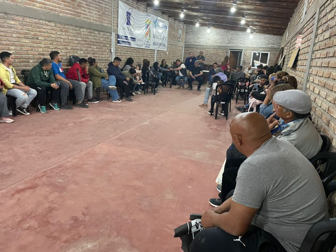 Militantes del peronismo de Santa Isabel, con Rauschenberger