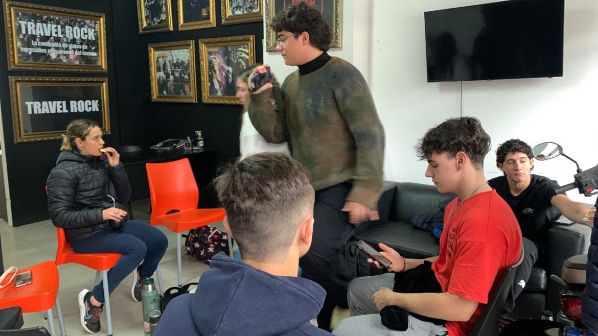 Viajes a Bariloche: estudiantes del IPEM reclaman a Travel Rock por incumplimiento