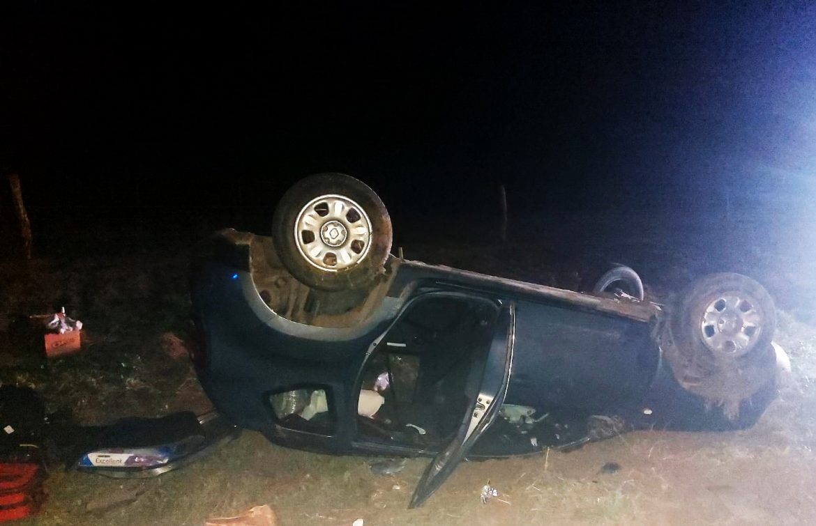 Volcó un vehículo con cinco personas a bordo en el cruce de las rutas 35 y 154