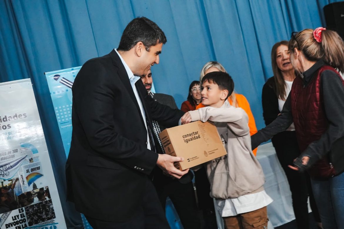 Bensusán ratifica que internet y servicios de comunicación deben ser públicos