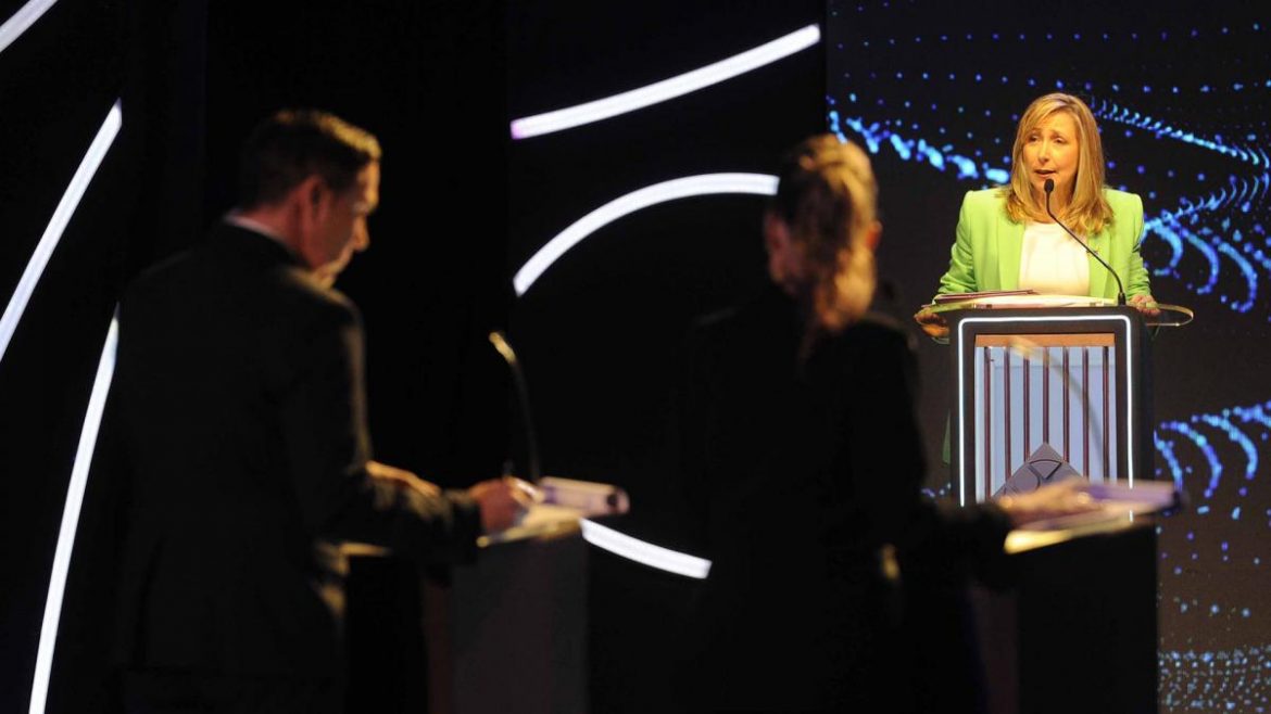 Bregman chicaneó a Javier Milei: “No es un león es un gatito mimoso del poder económico”