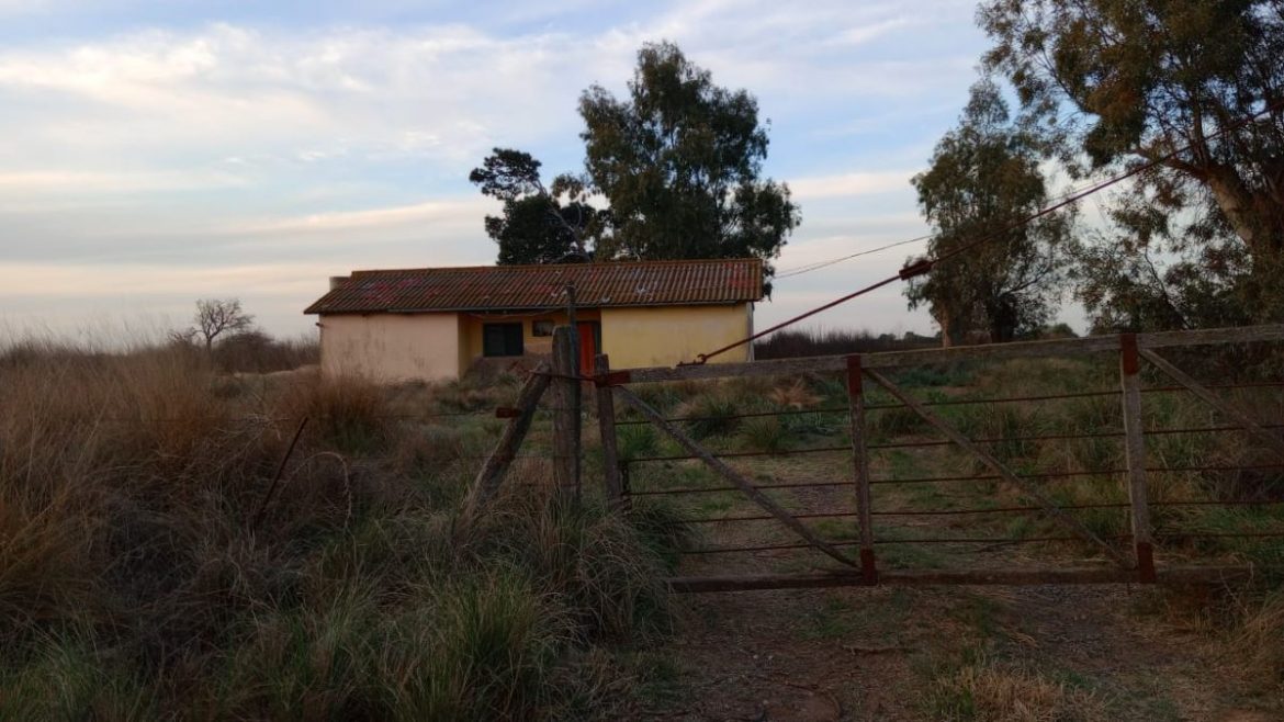 Vinieron del Gran Buenos Aires, se quedaron sin trabajo y ahora ocuparon una casita abandonada en la ruta 5