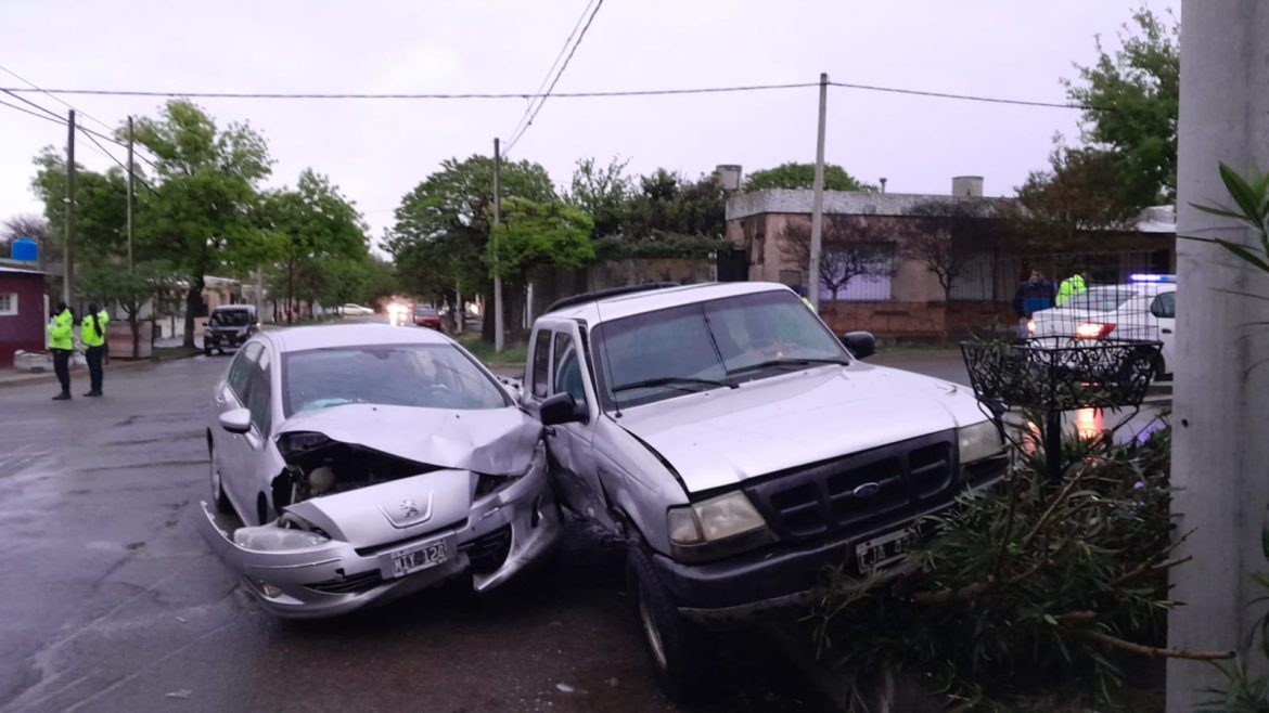 Chocaron una camioneta y un auto en Santa Rosa