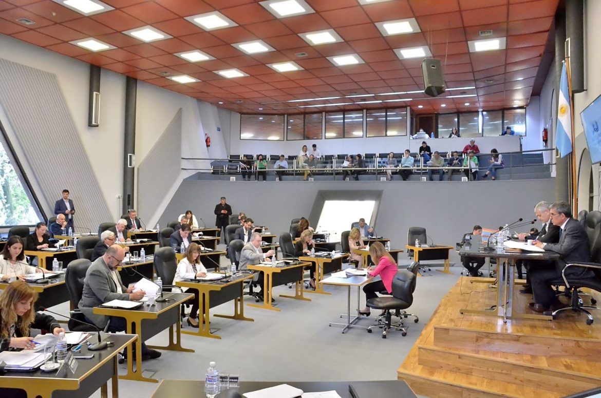 Coparticipación: por amplísima mayoría, la Legislatura aprobó el fondo extra para las 79 localidades