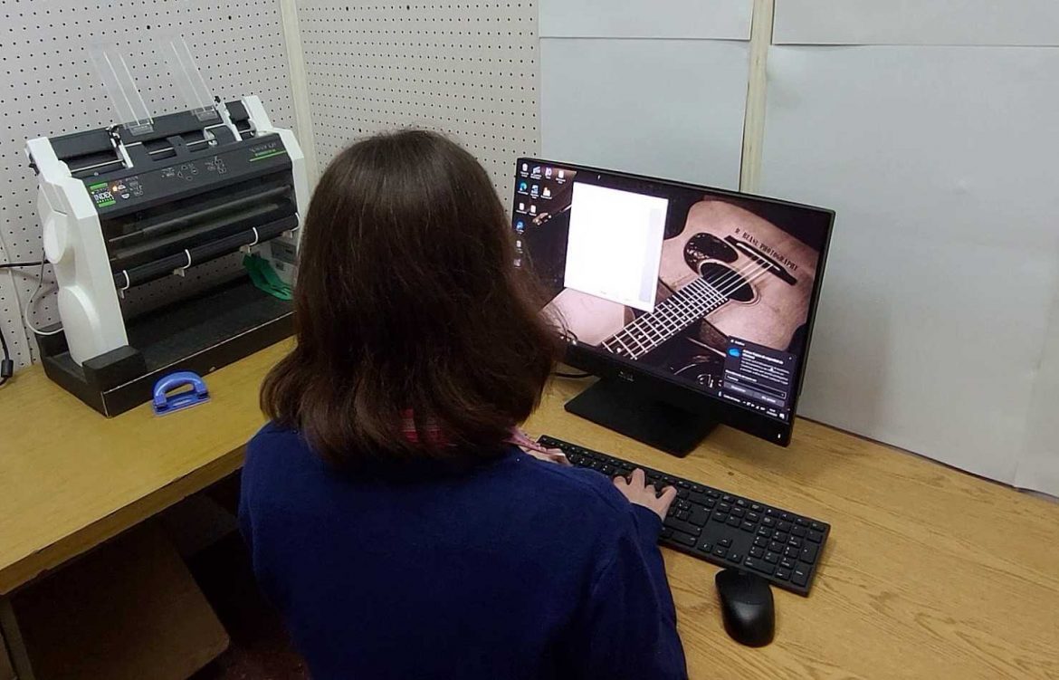 Entregaron recursos tecnológicos y bibliográficos a Institutos Superiores de Formación Docente