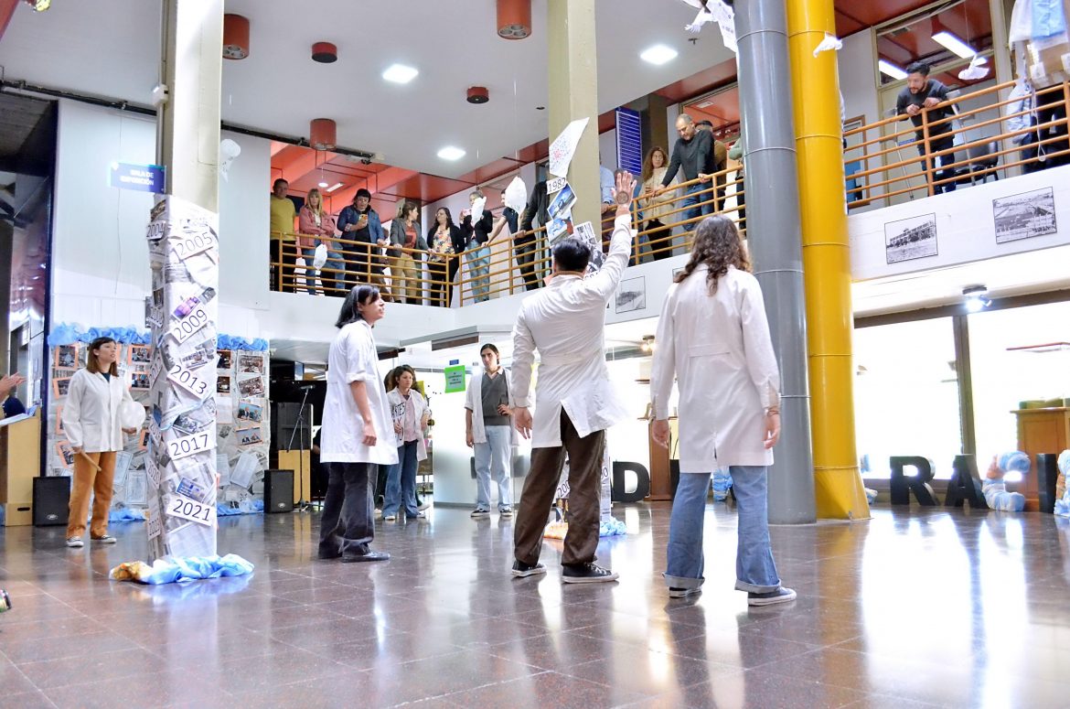 Intervención de “Lápices, un musical con memoria” en la Legislatura