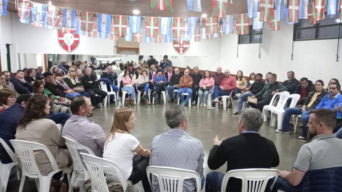 El grueso de la estructura de la UCR pampeana promete fidelidad a Bullrich