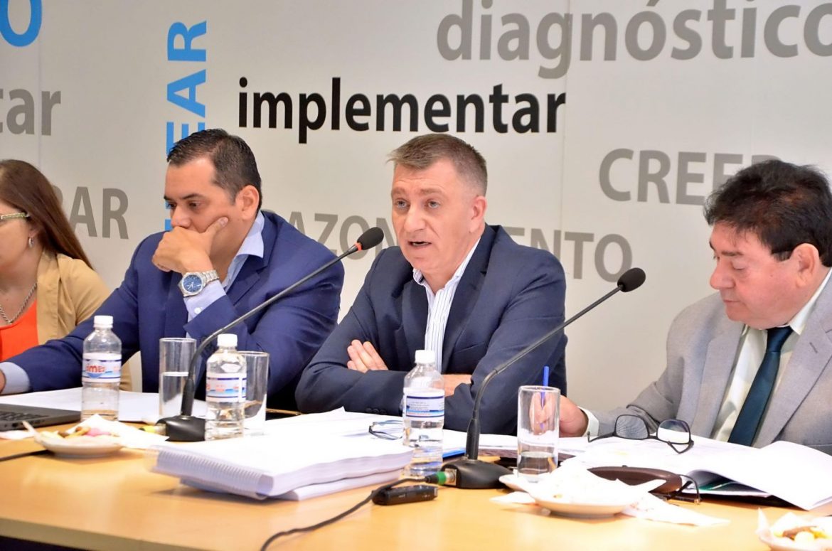 Bisterfeld dijo que se pagará en tiempo y forma el aguinaldo, pero no aseguró el bono