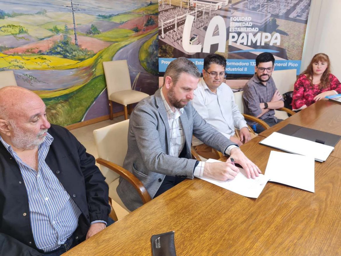 Obras de energía eléctrica para el Campo Escuela “El Bajo Verde”