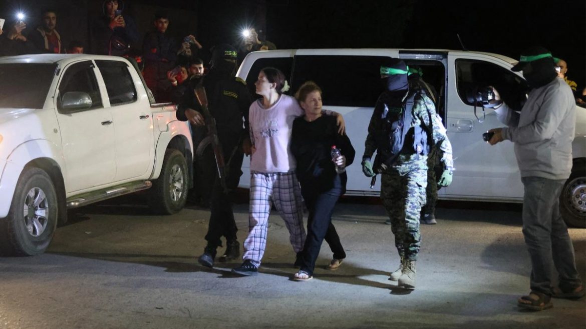 Hamas liberó a otros 10 rehenes, entre ellos cuatro de nacionalidad argentina