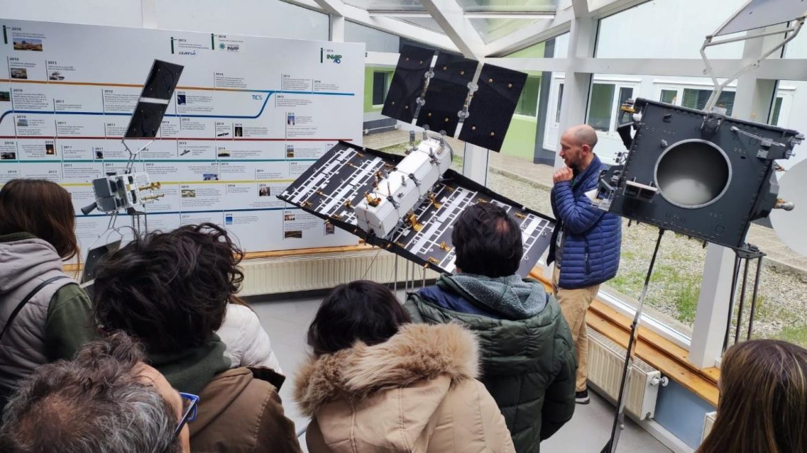 Jóvenes de un club de ciencias de Luggi participaron de una visita al Instituto Balseiro