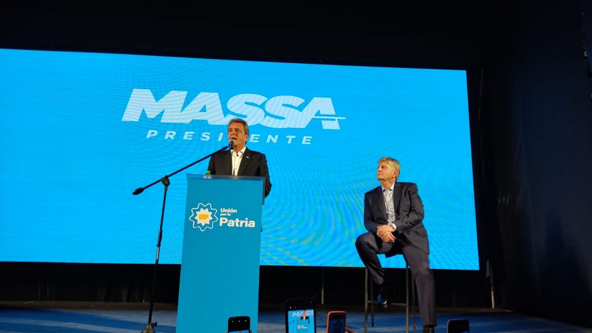Massa lanzó la campaña del balotaje desde Santa Rosa: “El camino de la victoria empezó esta noche”