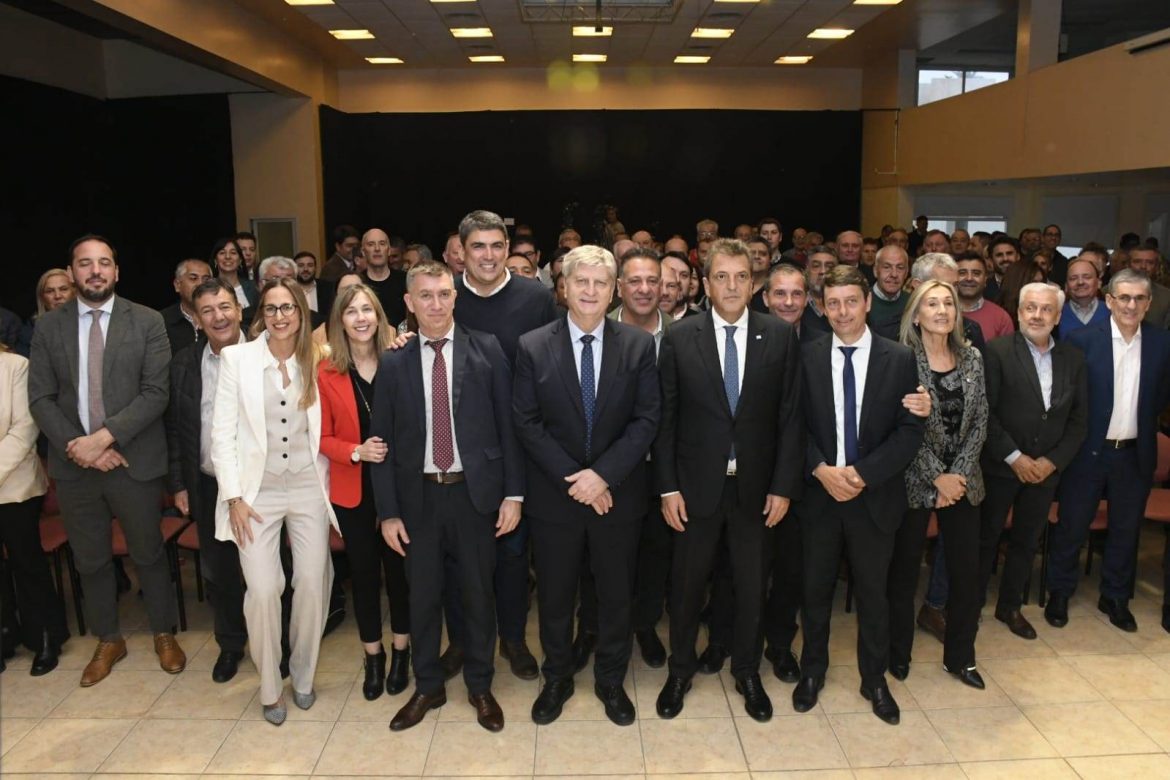 Massa y Ziliotto juntaron a intendentes del PJ y UCR para el convenio por $21.500 millones de la coparticipación