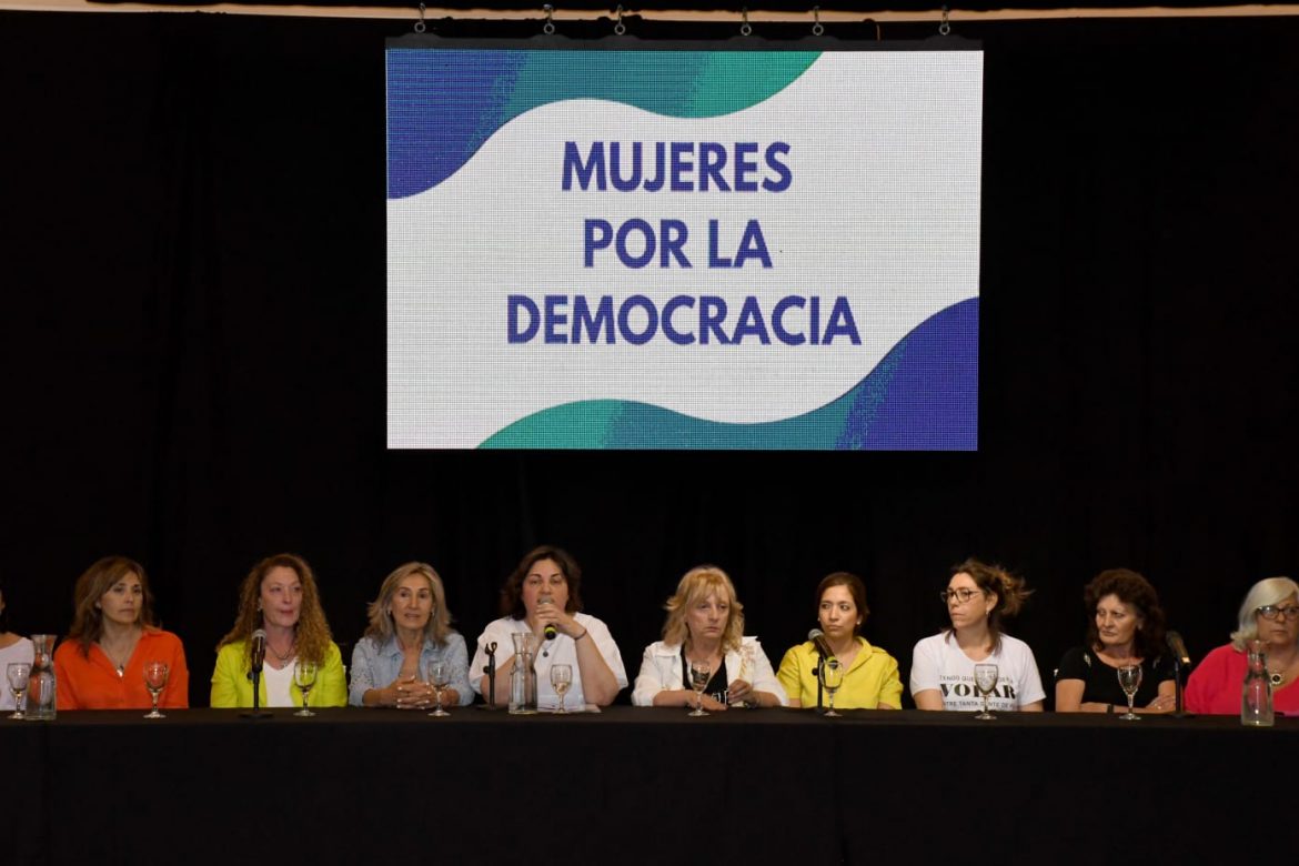 Mujeres del PJ, de la UCR y de otras fuerzas políticas de La Pampa advierten por Milei
