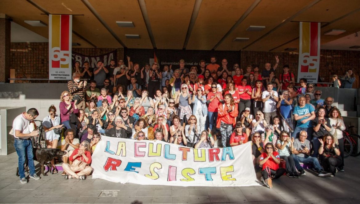 Trabajadores de la cultura se mostraron en defensa de la democracia: “Tu voto no da lo mismo”