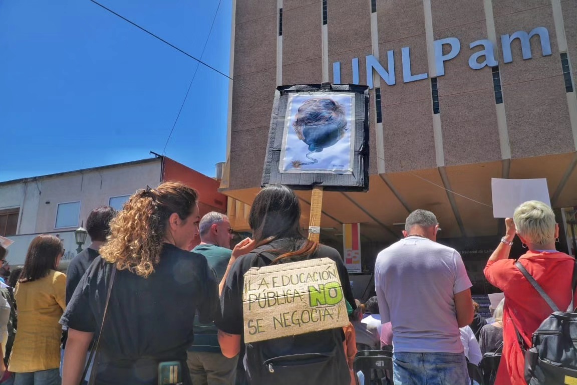 Insólito: libertarios repudiaron el acto en defensa de la educación pública y de la UNLPam