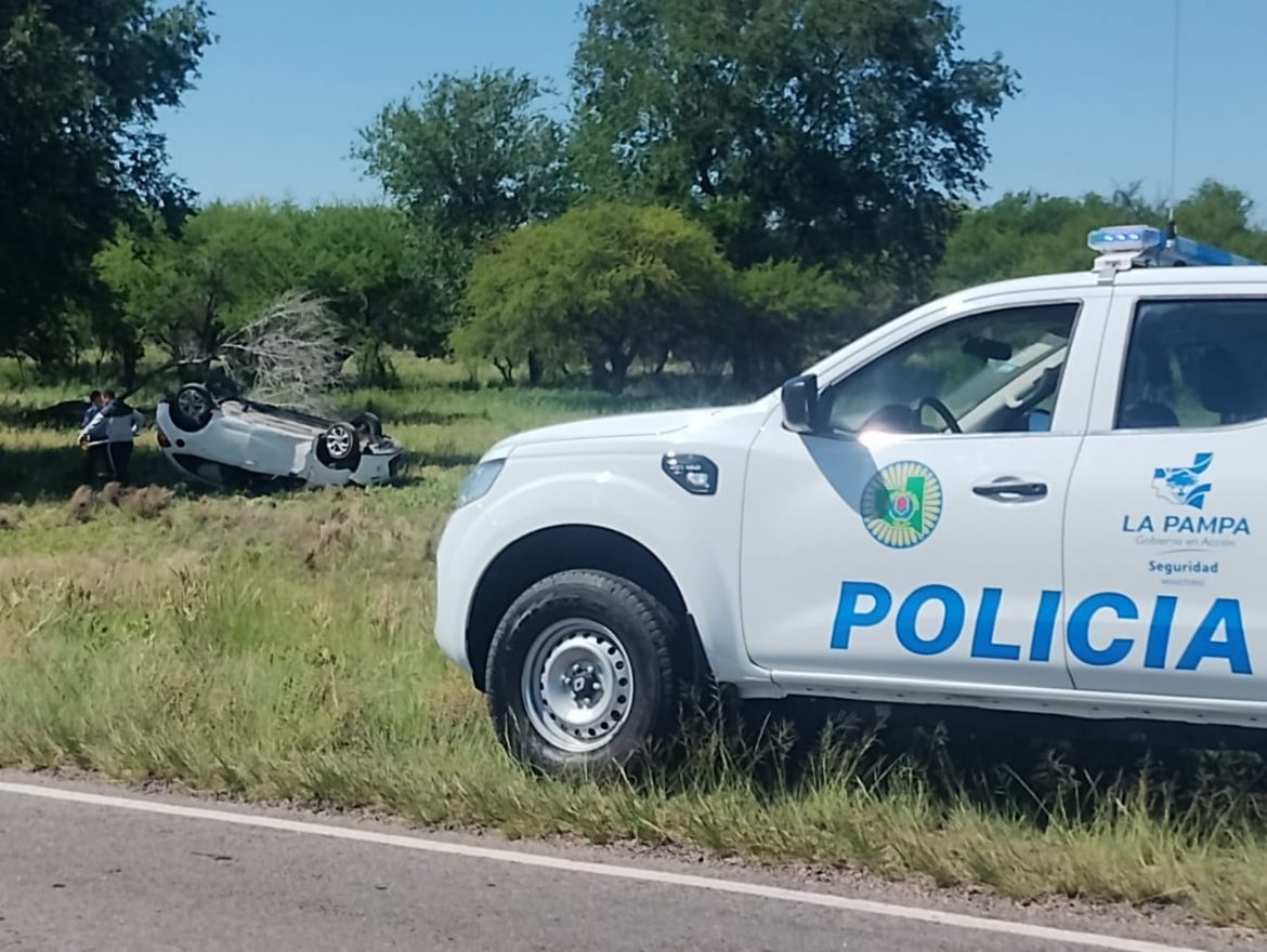 Vuelco en la ruta 10: tres heridos leves