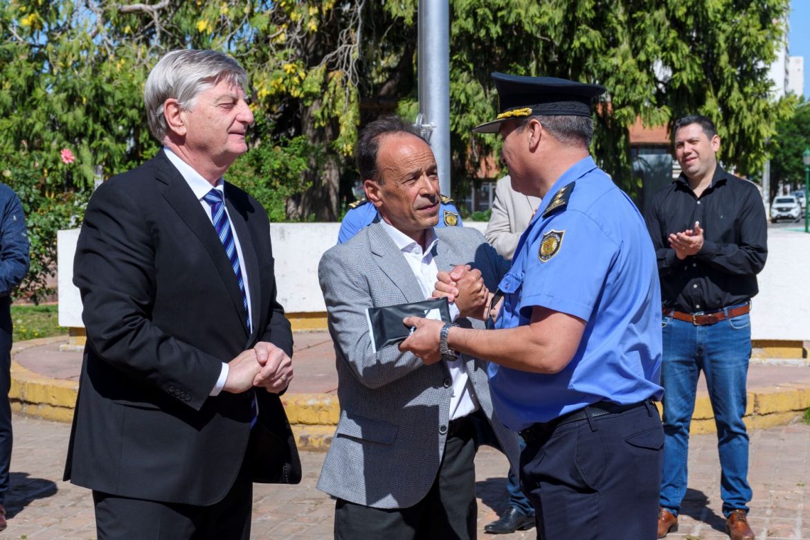 El gobernador Ziliotto encabezó acto de entrega de 30 motos a la Policía