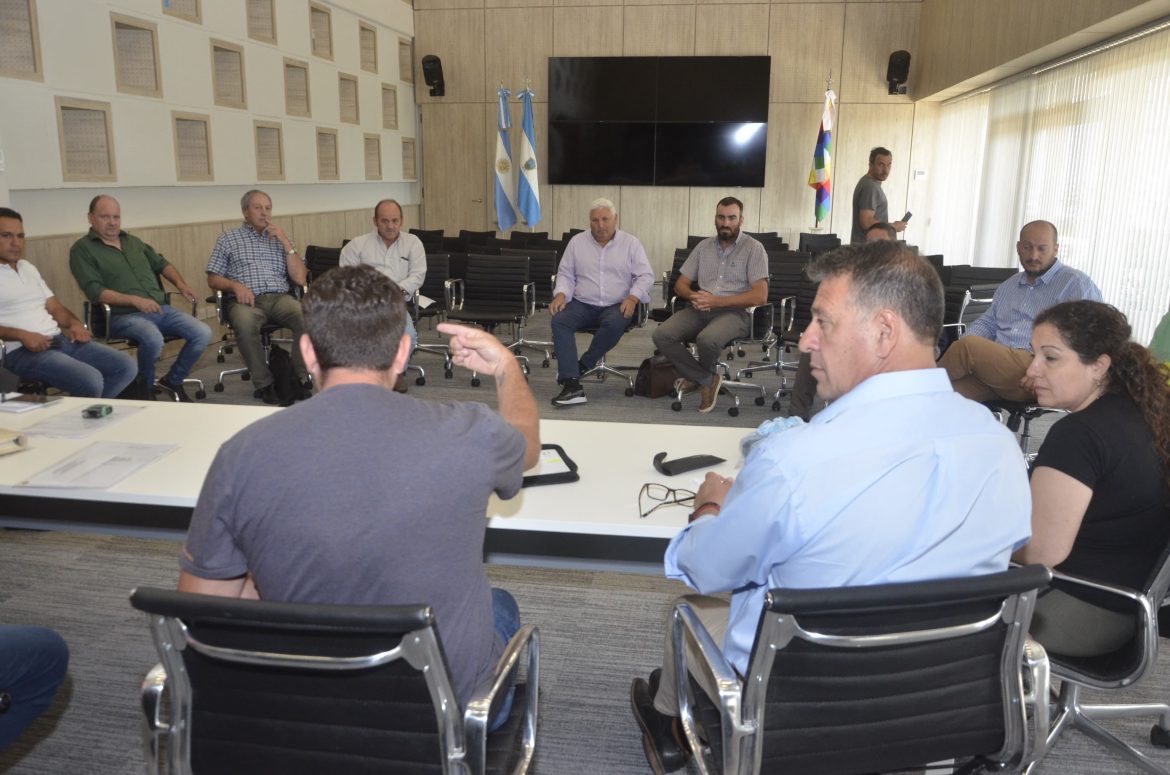 Pascual ofreció “apoyo” a 14 comisionados, pero admitió que en los pueblos está avanzando la motosierra
