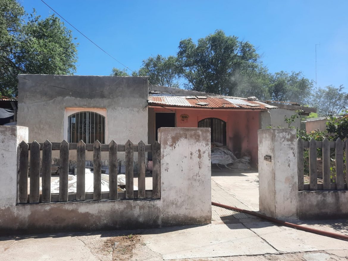 Dejó el termo eléctrico enchufado y se incendió la casa