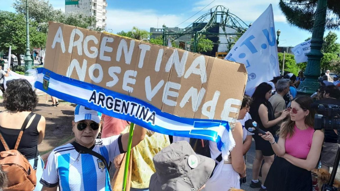 Paro: desde Pico llegan a Santa Rosa unos diez micros con 600 manifestantes