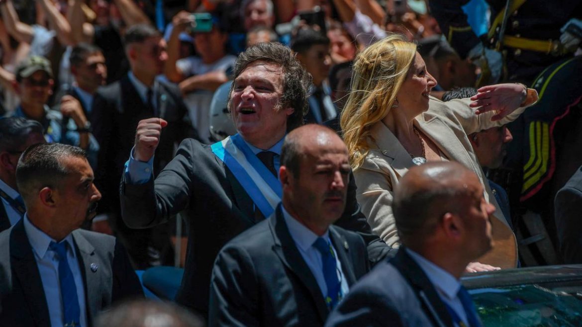 Milei, sobre los planes sociales: “El que corta la calle, no cobra”