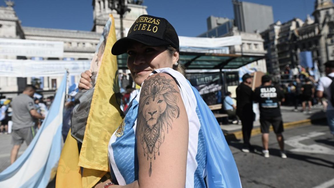 Unos cien militantes de LLA viajaron desde La Pampa al acto de asunción presidencial
