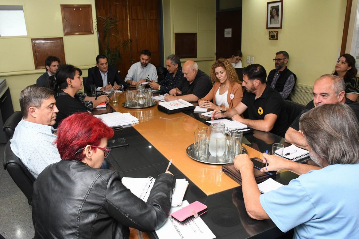 Cerraron la paritaria: qué aumento y qué bono de Fin de Año tendrán los estatales