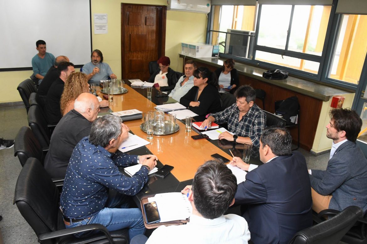 Paritaria estatal: se espera que el Gobierno se estire con un bono de $100 mil y mejore la suma remunerativa