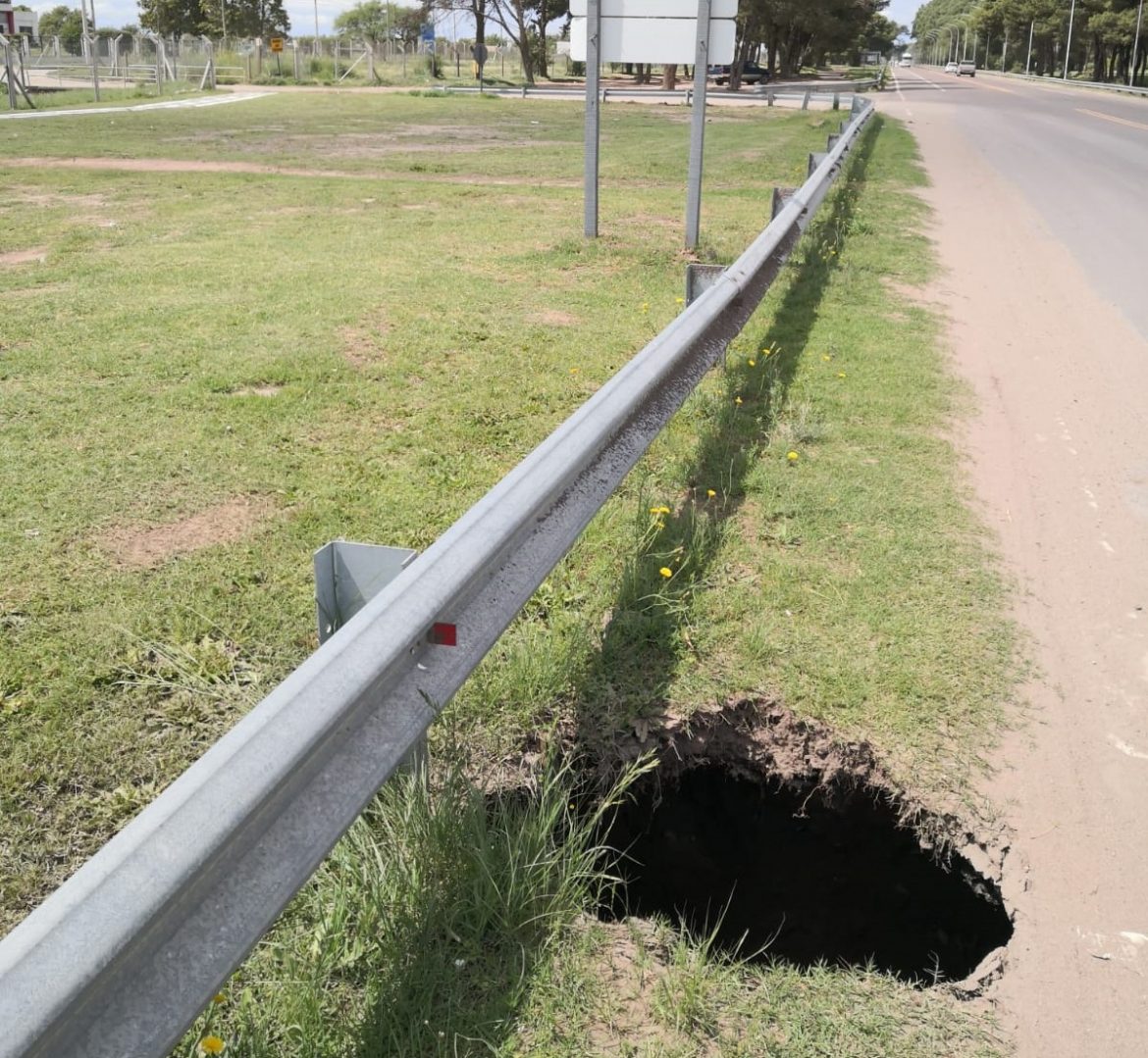 Santa Rosa: un peligroso pozo de 2 metros de profundidad en la ruta 35
