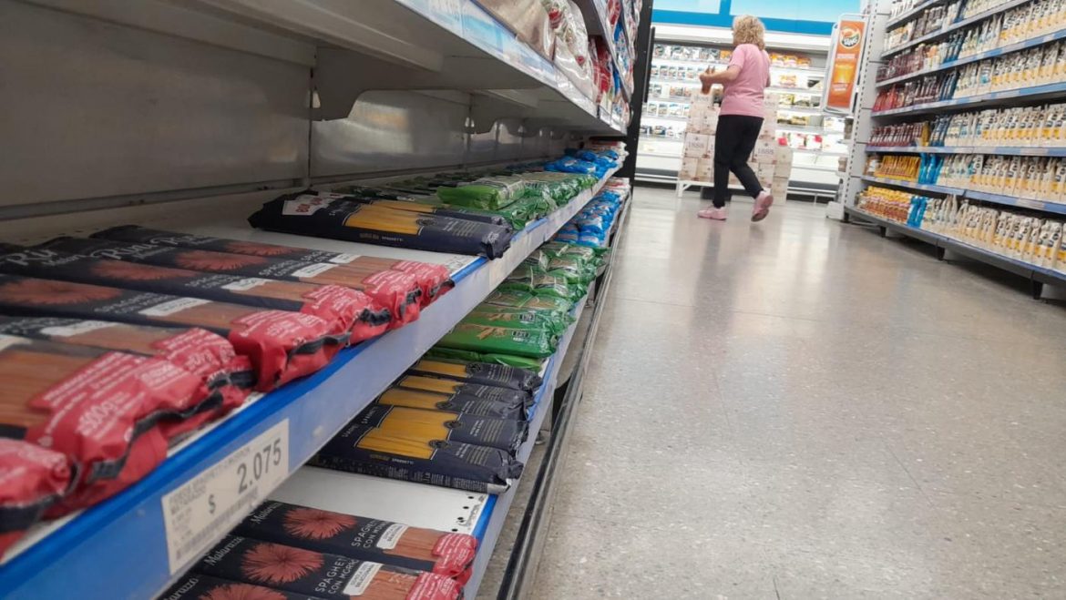 Frenéticas remarcaciones en los súper pampeanos: carne a $8000, fideos a $2000 y yerba a $2700