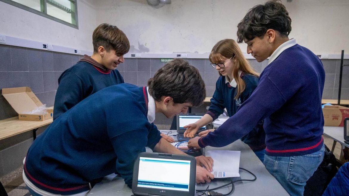 Pruebas PISA: el rendimiento de los estudiantes se mantuvo estable en matemáticas, lectura y ciencias