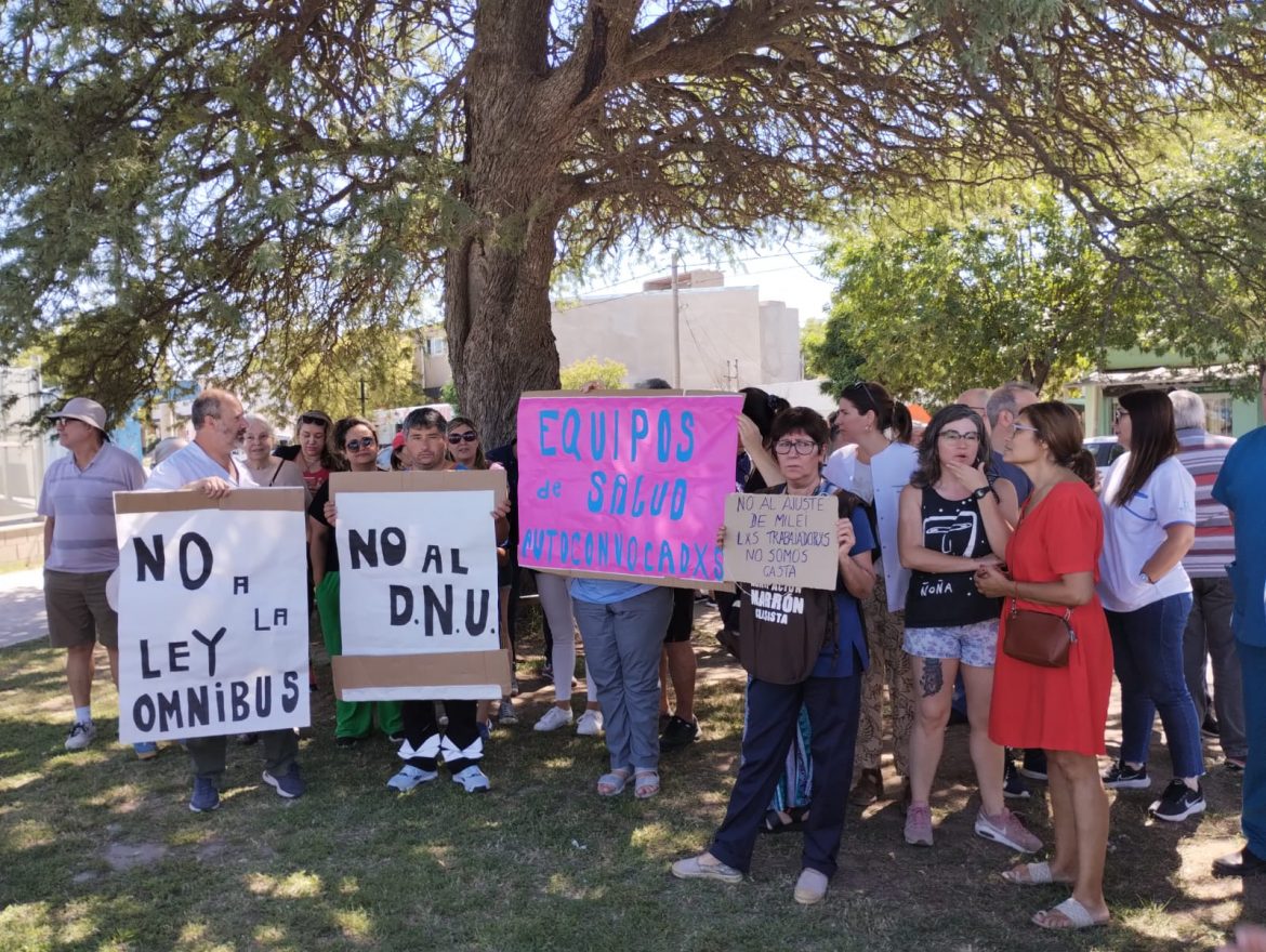 Equipos de Salud Autoconvocados se manifestaron contra el DNU y la Ley Ómnibus