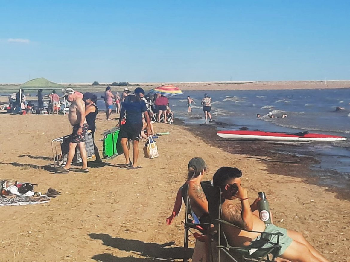 Playa y sol pampeano: Casa de Piedra abrió la temporada de verano