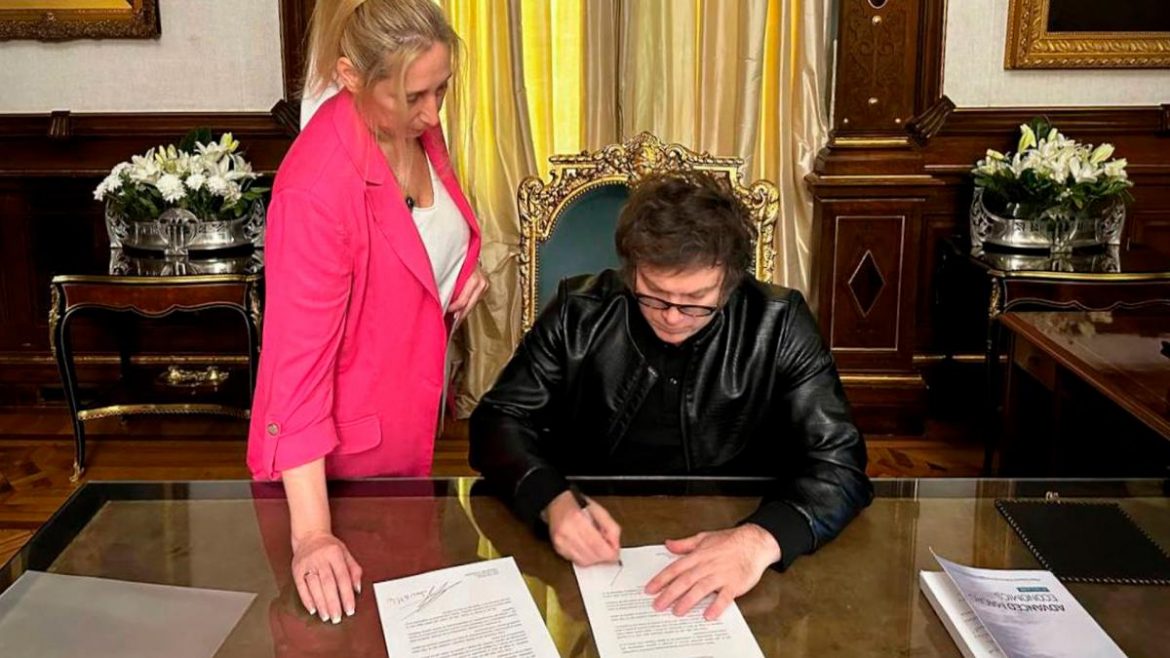 Después de insultarlo, Milei invitó al papa: “Su presencia traerá pacificación”