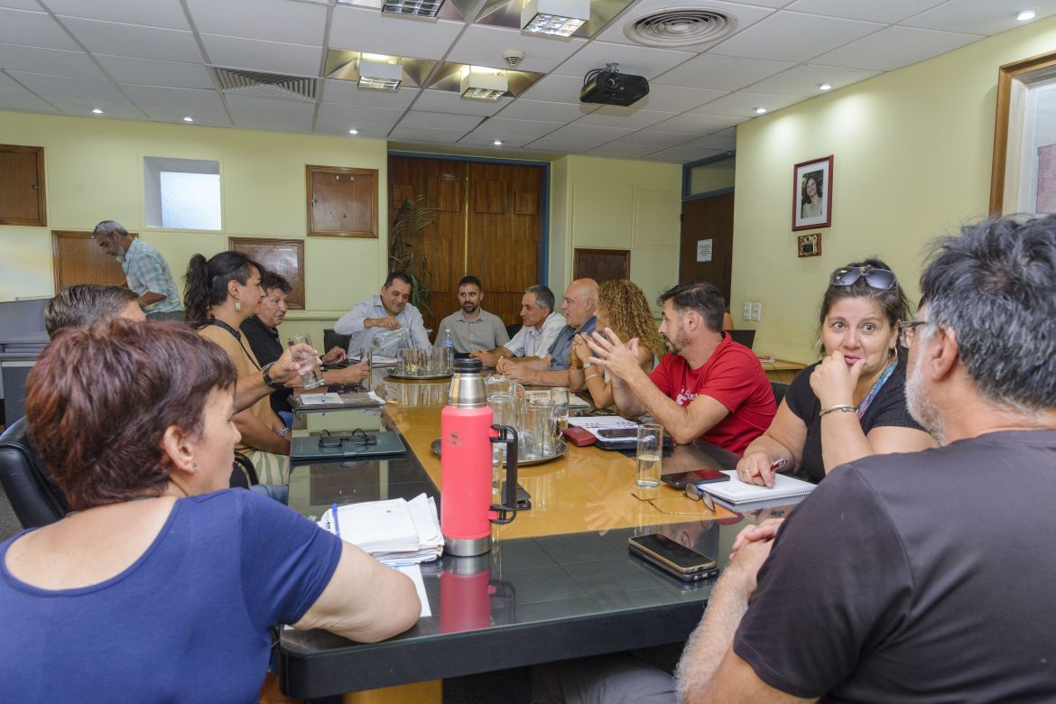 Pauta salarial: el Gobierno propuso un aumento del 10% general y un 15% al sueldo mínimo