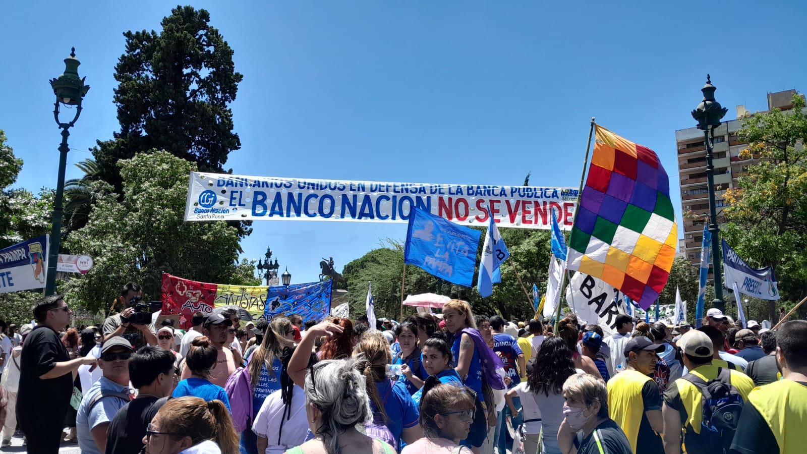 Masiva manifestación en Santa Rosa: 5 mil personas protestaron contra Milei