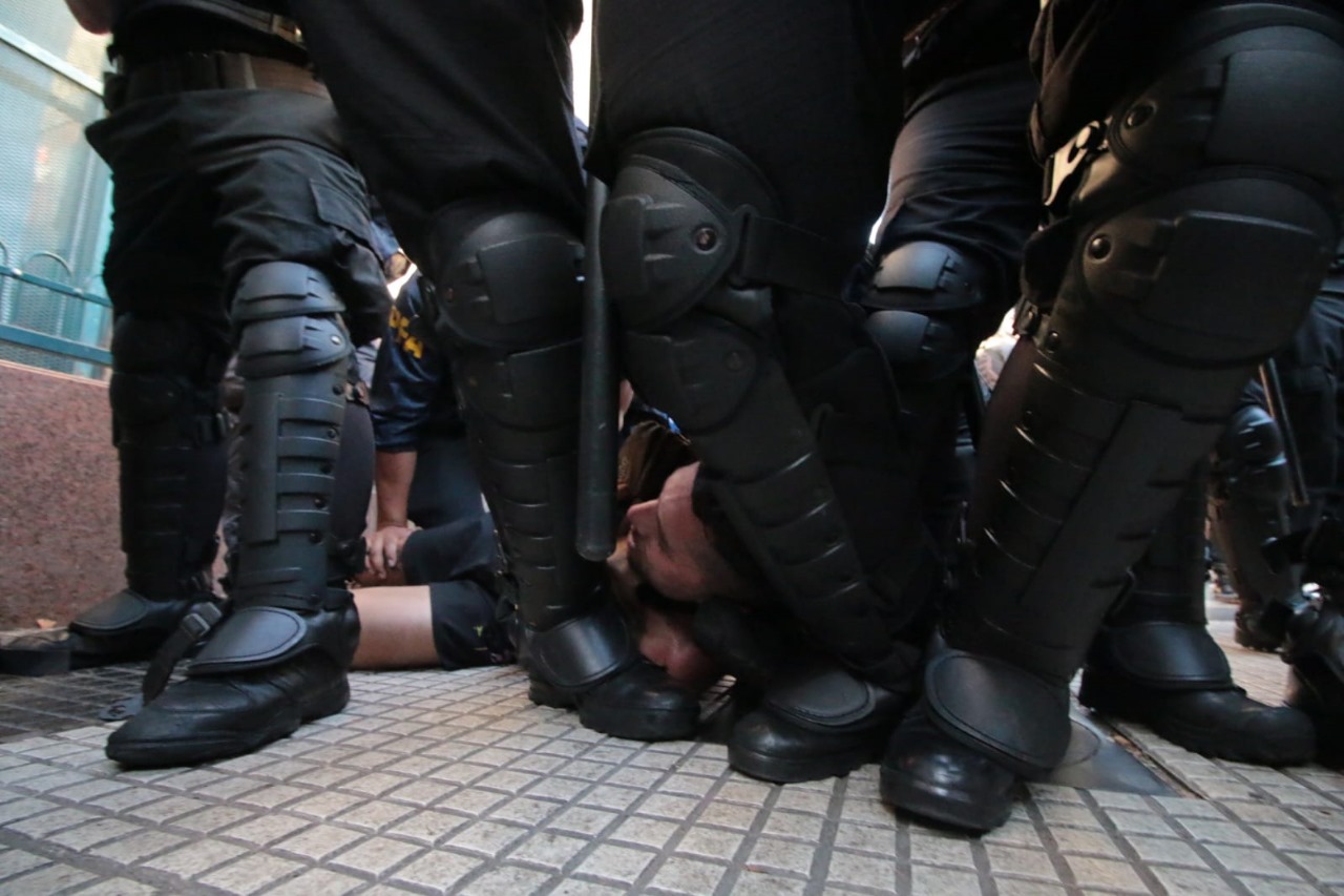 La UCR pampeana repudia represión, pero sus diputados convalidan la ley ómnibus que criminaliza la protesta social