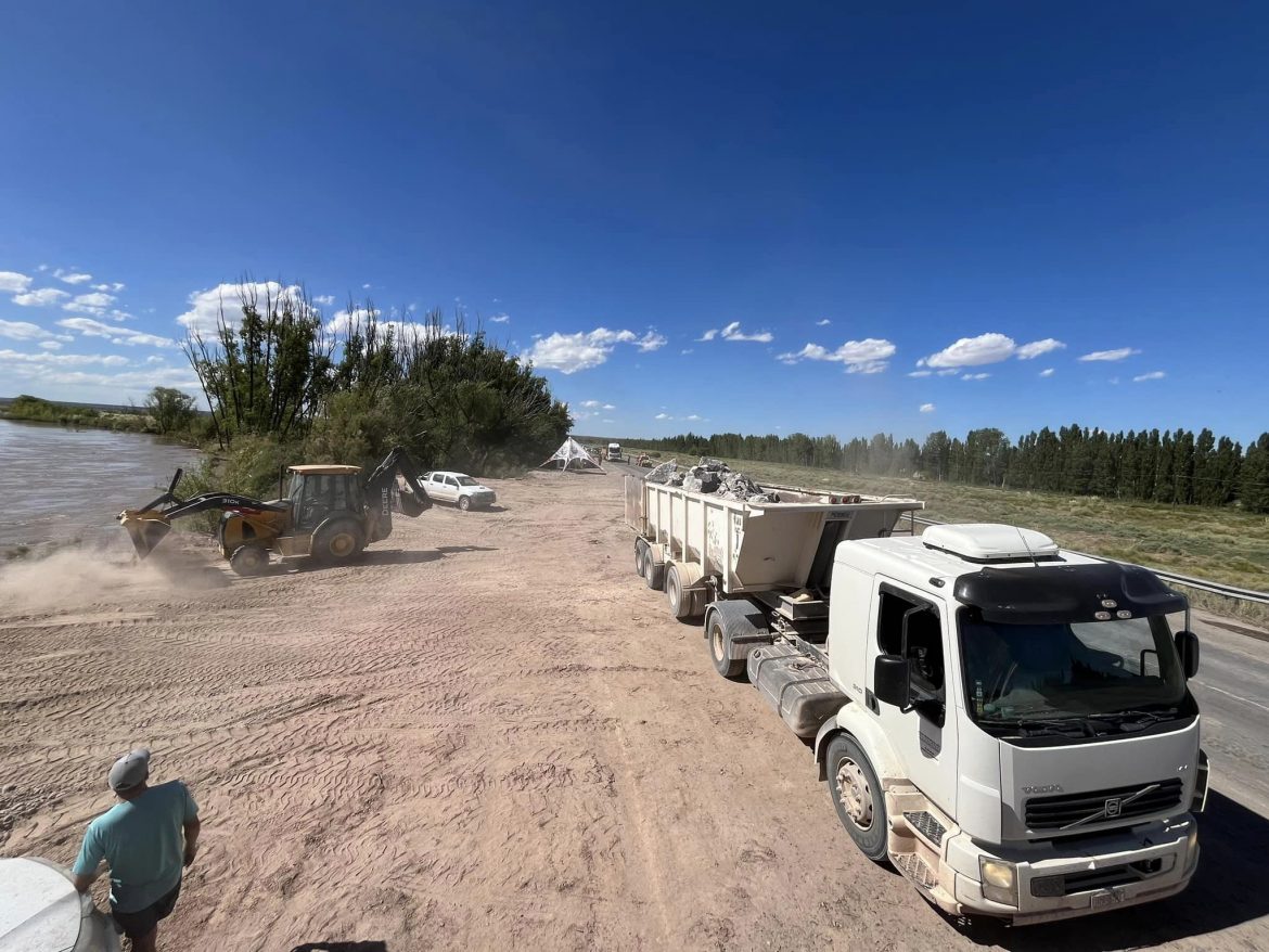 25 de Mayo: siguen trabajando para que el río Colorado no se “coma” a la ruta 151