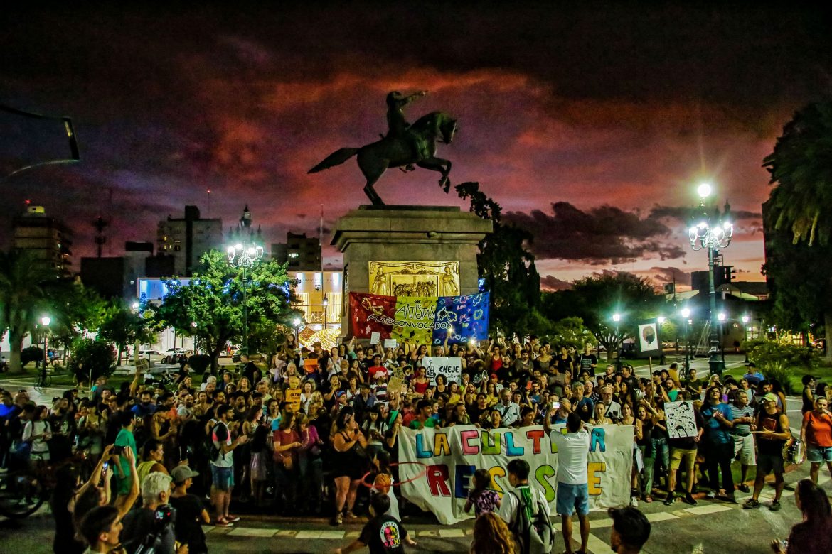 “Ruidazo Cultural” en Santa Rosa contra el mega DNU y la Ley Ómnibus de Milei