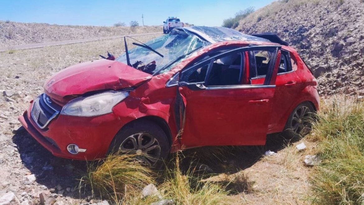 Viajaban de Neuquén a Mendoza y volcaron en Algarrobo