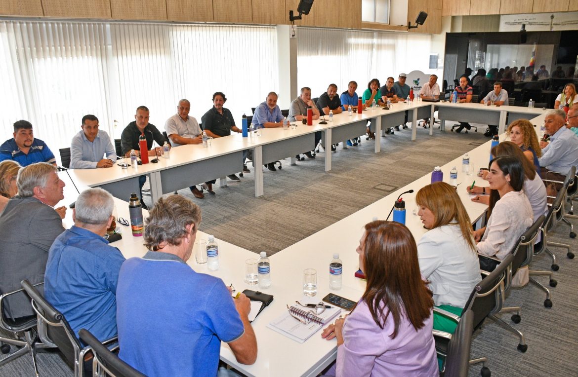 Ziliotto se paró de manos y respaldó la huelga de la CGT contra Milei