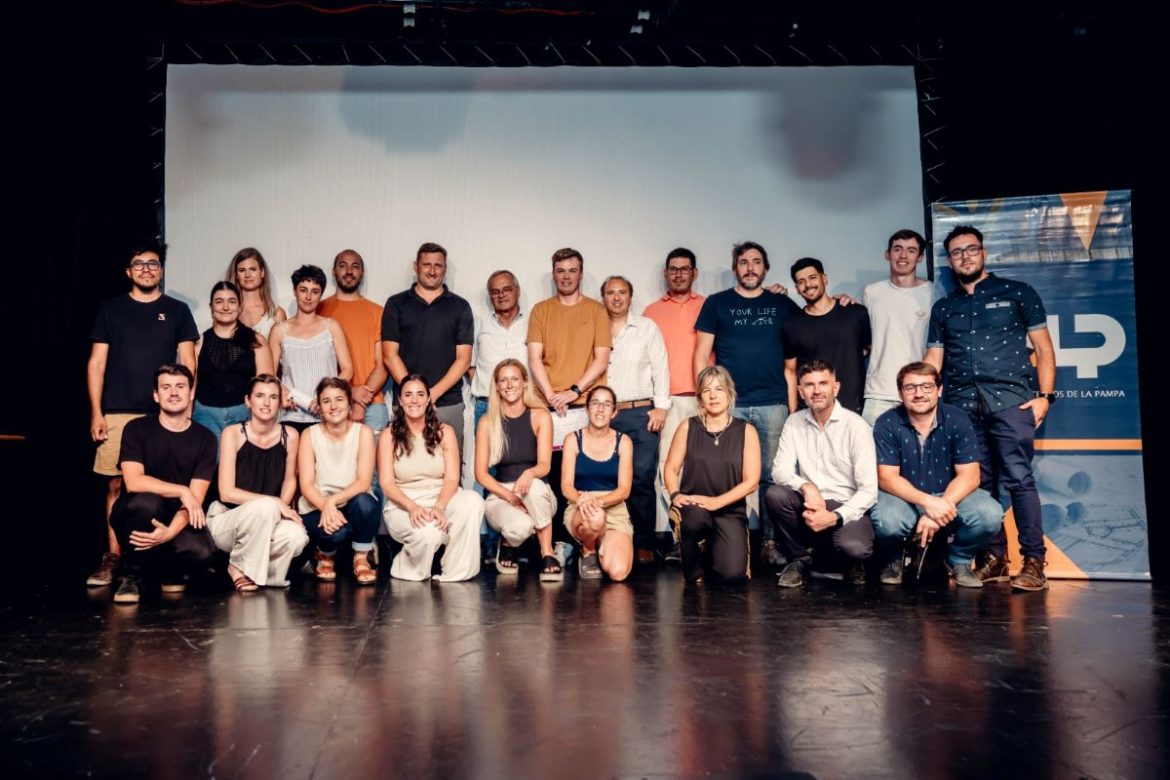 Premiación del concurso de anteproyectos por el nuevo edificio del Colegio de Veterinarios que se levantará sobre la Perón