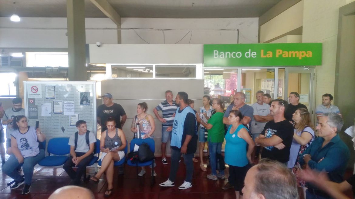 La Intersindical recoge el “malestar” en las asambleas y afina el lápiz para pedir nuevo aumento salarial