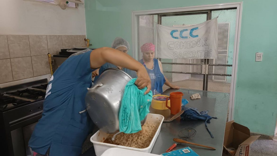 La CCC entregó 500 viandas en uno de sus comedores: “La política de Milei es criminal”