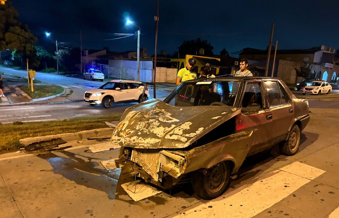 Alcoholizado, chocó en la circunvalación contra una familia que iba de vacaciones
