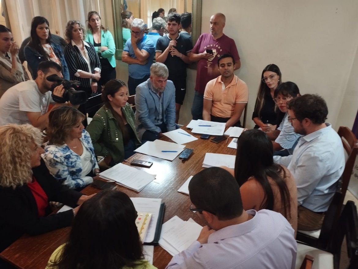 Colectivos sin subsidios: la oposición dejó sin quórum al concejo y no se aprobó el aumento del boleto de micros urbanos