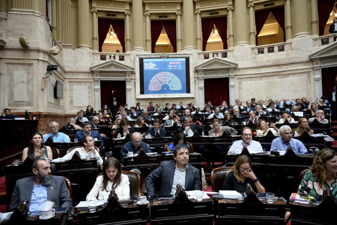 DNU en Diputados: cuándo se trataría y el “poroteo” que mantiene alerta a Milei