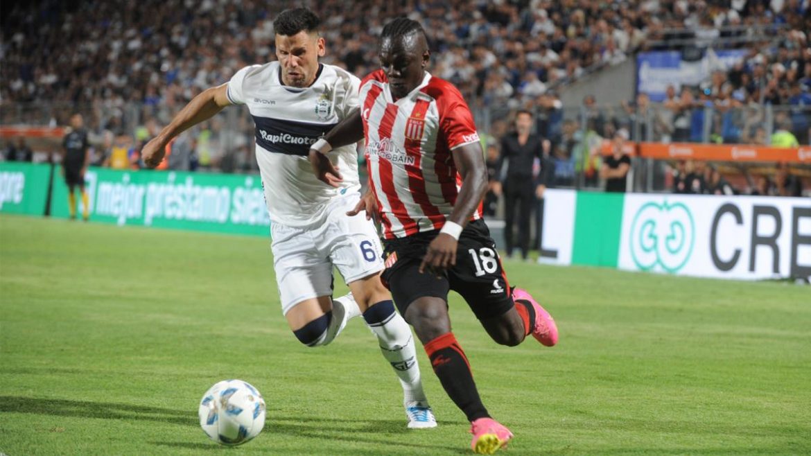 Gimnasia y Estudiantes igualaron en el Bosque de La Plata